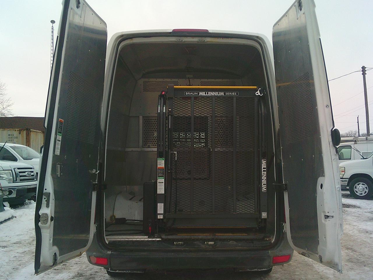 2010 Mercedes-Benz Sprinter 3500 170 WB Photo