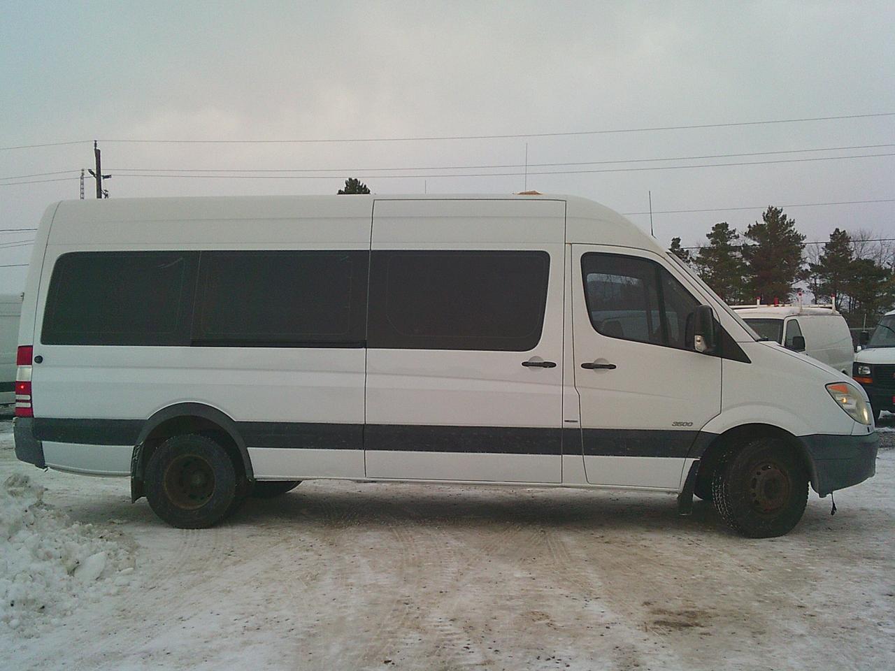 2010 Mercedes-Benz Sprinter 3500 170 WB Liftgate + 10 Passenger Photo