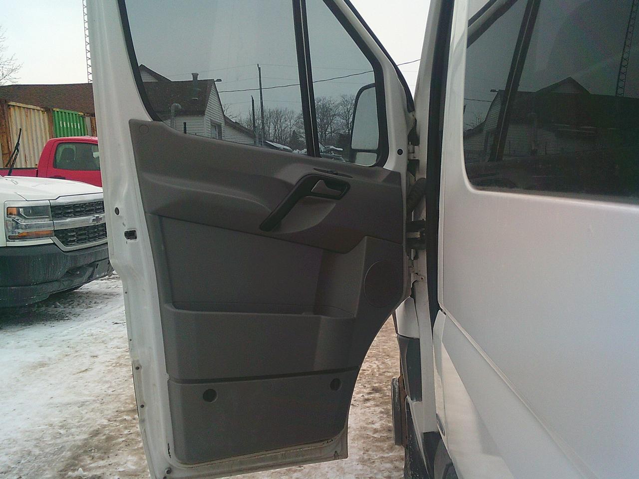 2010 Mercedes-Benz Sprinter 3500 170 WB Liftgate + 10 Passenger Photo