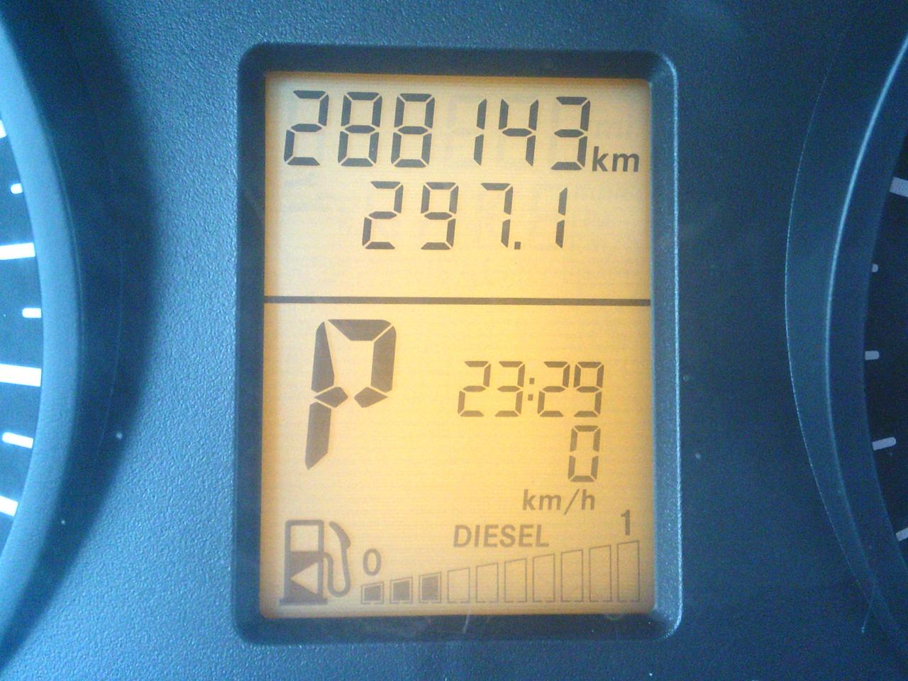 2010 Mercedes-Benz Sprinter 3500 170 WB Liftgate + 10 Passenger Photo