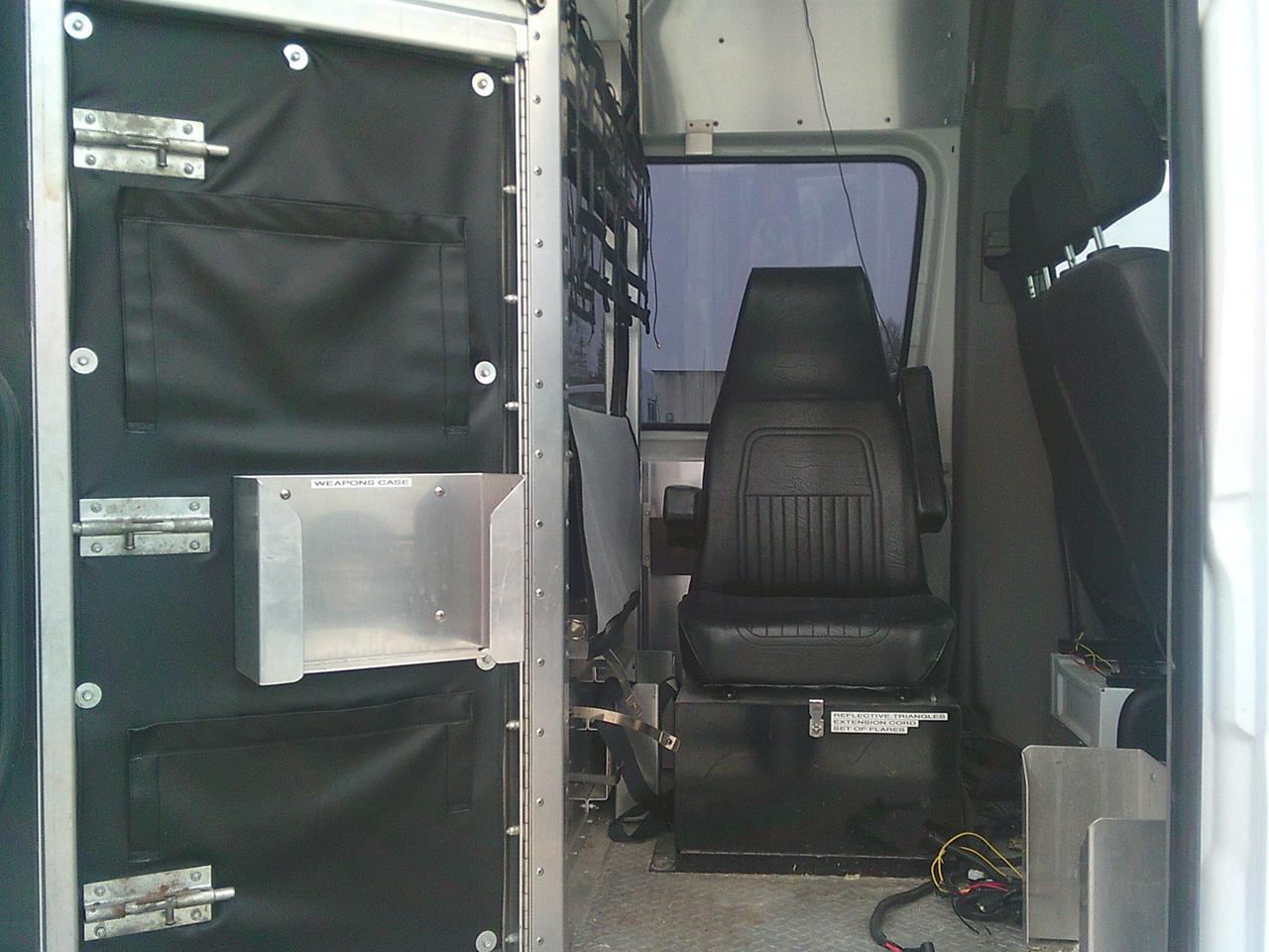 2010 Mercedes-Benz Sprinter 3500 170 WB Liftgate + 10 Passenger Photo