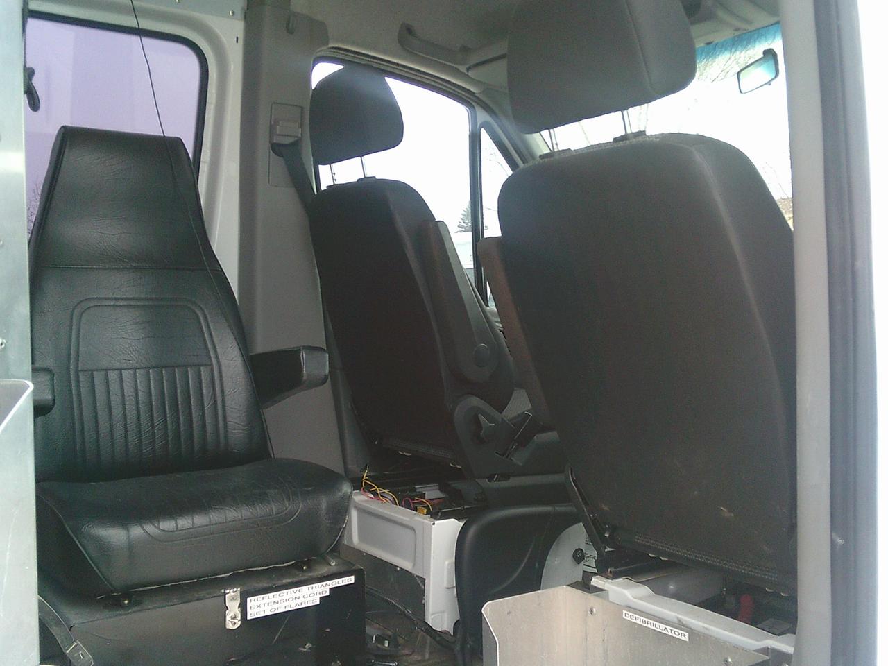 2010 Mercedes-Benz Sprinter 3500 170 WB Liftgate + 10 Passenger Photo
