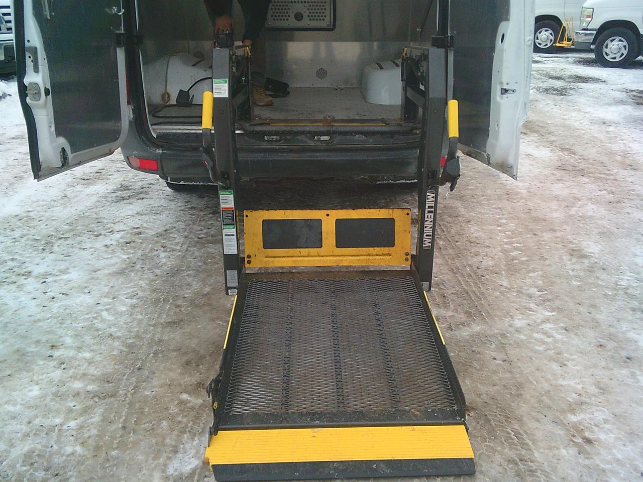 2010 Mercedes-Benz Sprinter 3500 170 WB Liftgate + 10 Passenger Photo