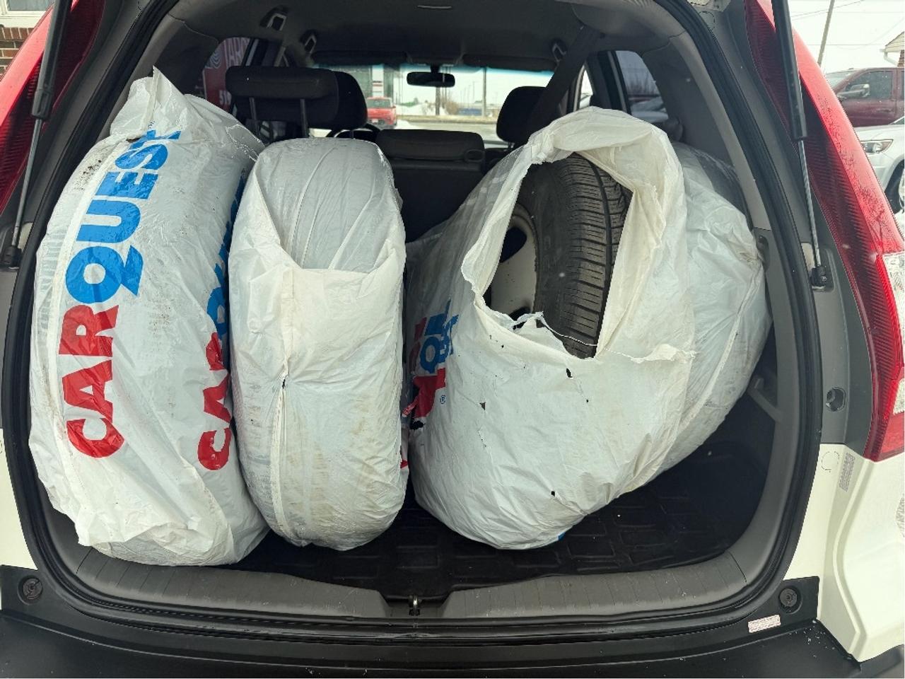 2008 Honda CR-V | Two Sets Of Tires Photo