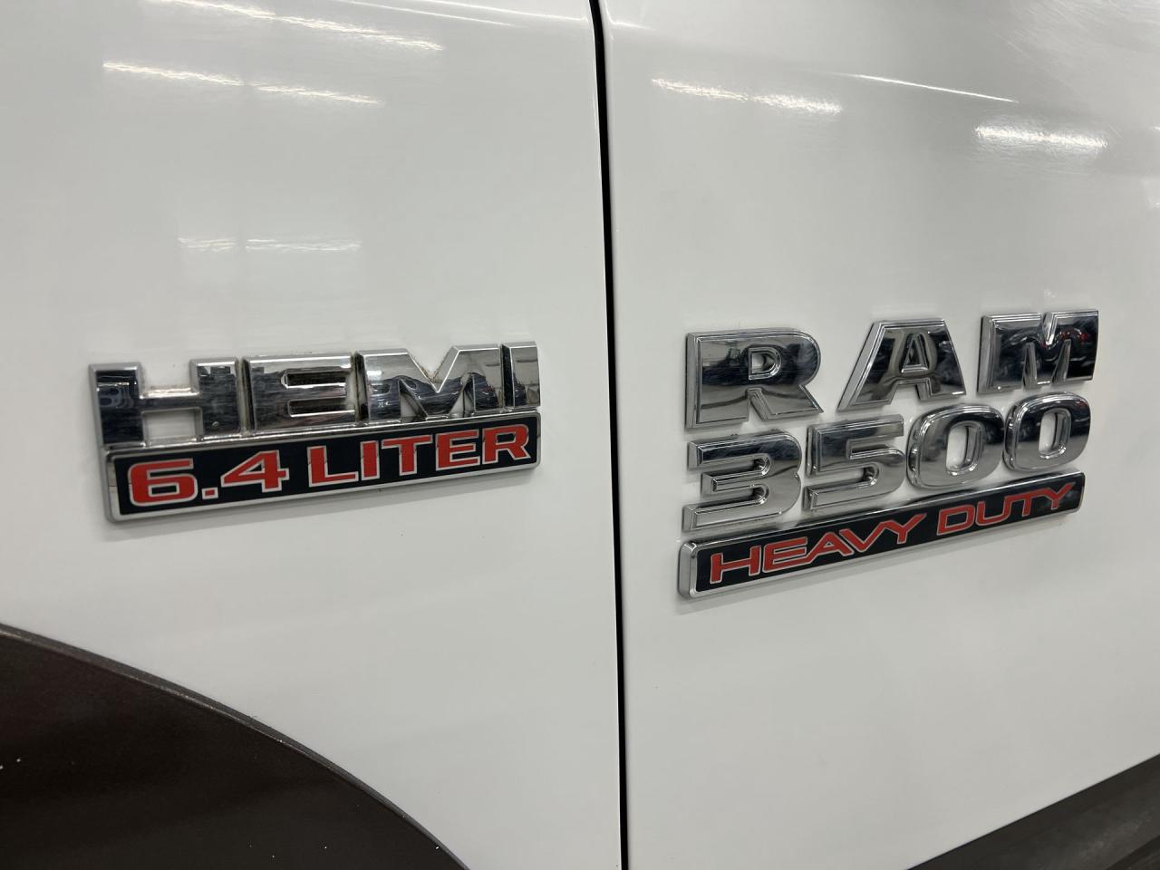 2014 RAM 3500 DUALLY 4X4 | CREW | RARE 6.4L HEMI V8 | 8FT BOX Photo