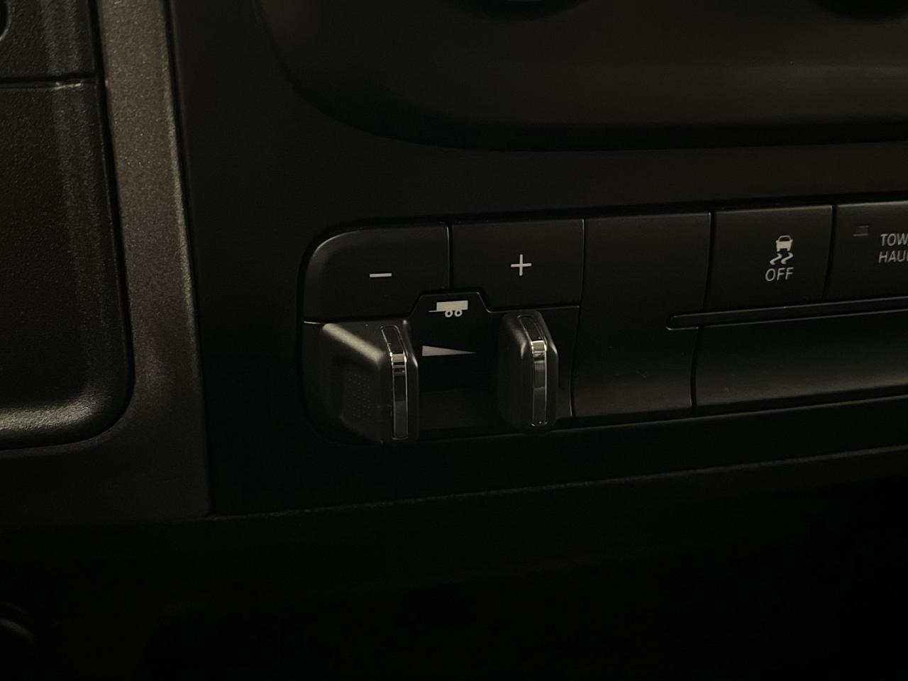 2014 RAM 3500 DUALLY 4X4 | CREW | RARE 6.4L HEMI V8 | 8FT BOX Photo