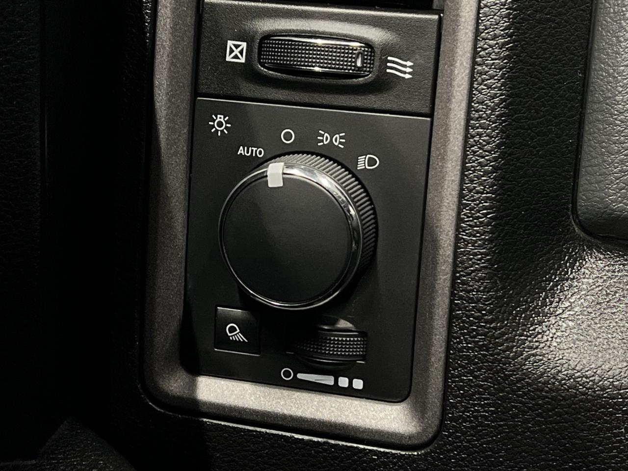 2014 RAM 3500 DUALLY 4X4 | CREW | RARE 6.4L HEMI V8 | 8FT BOX Photo