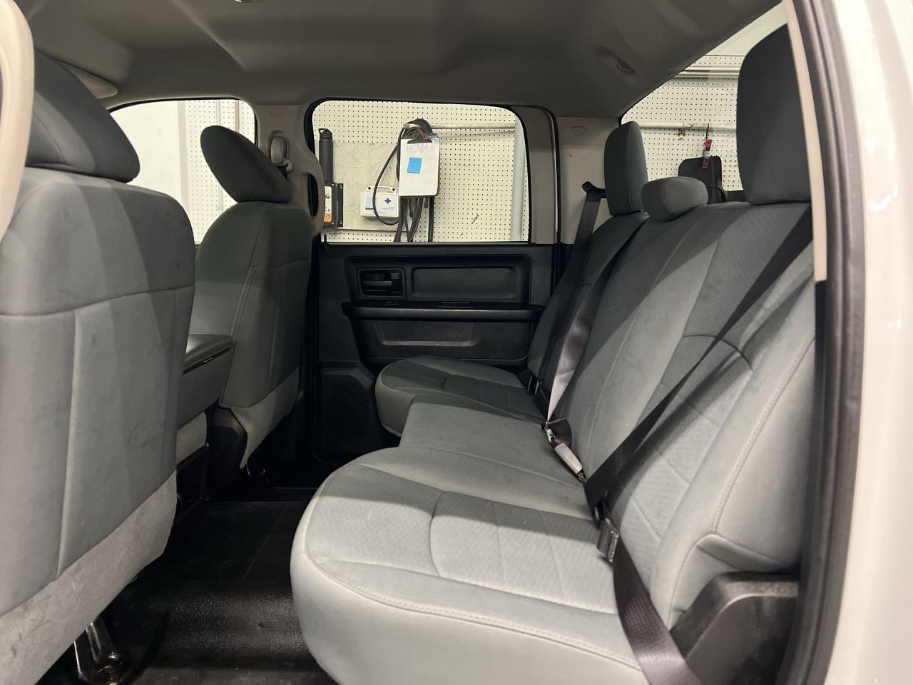 2014 RAM 3500 DUALLY 4X4 | CREW | RARE 6.4L HEMI V8 | 8FT BOX Photo