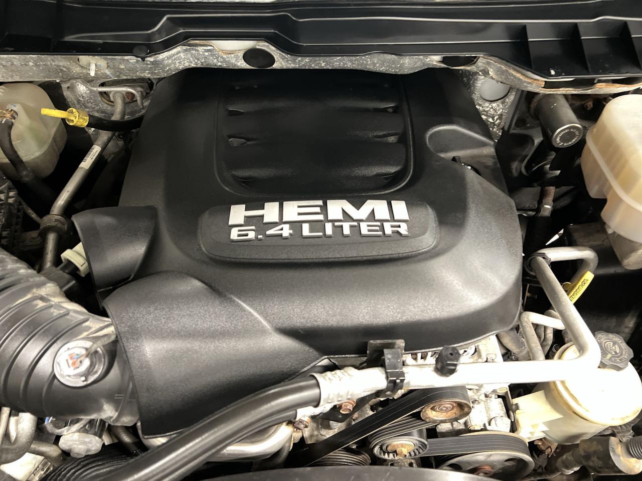 2014 RAM 3500 DUALLY 4X4 | CREW | RARE 6.4L HEMI V8 | 8FT BOX Photo