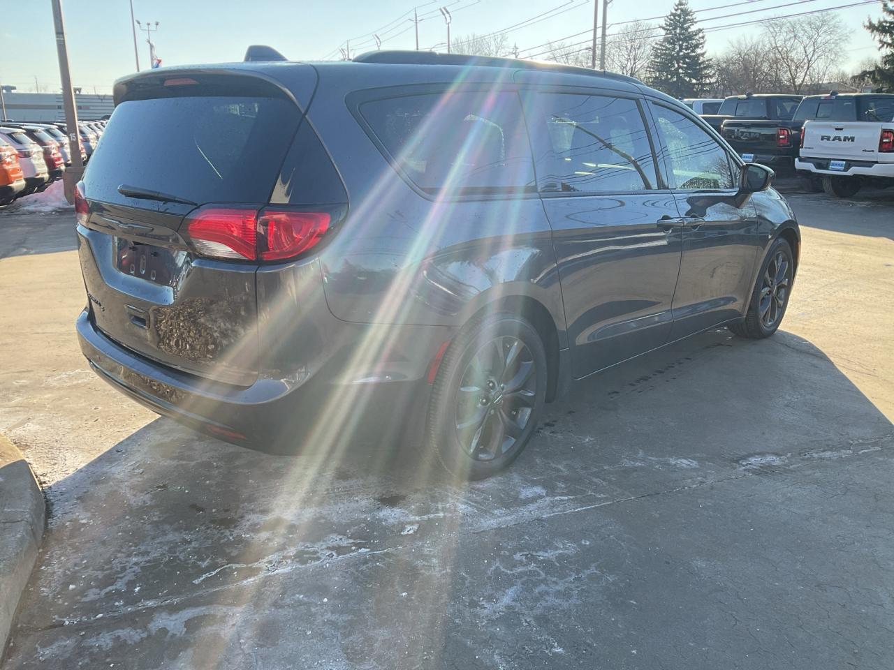 2019 Chrysler Pacifica "S" STYLE PKG / ADV SAFETY / NAV / DVD / SUNROOF Photo