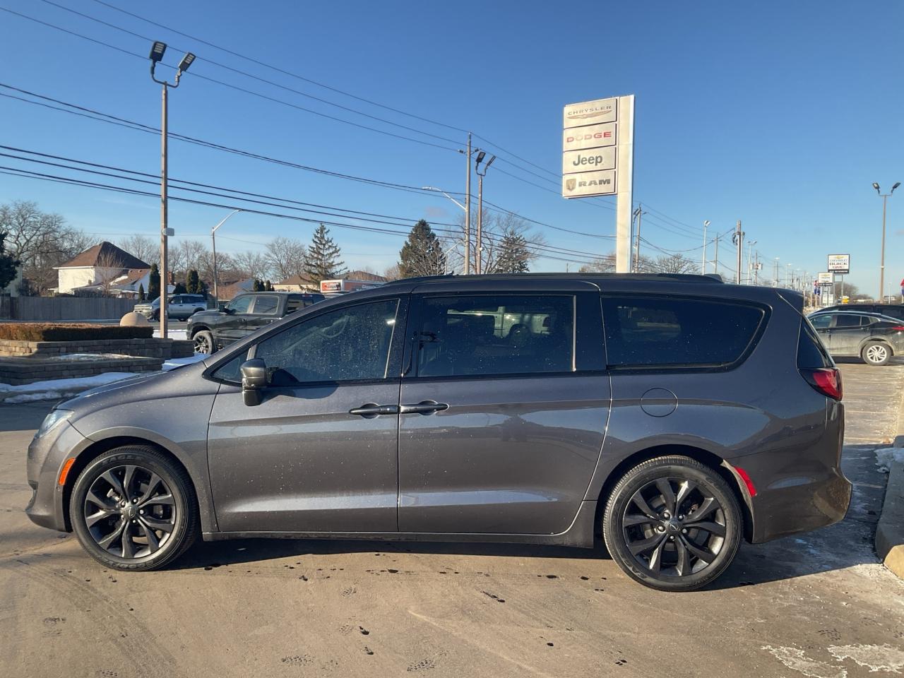 2019 Chrysler Pacifica "S" STYLE PKG / ADV SAFETY / NAV / DVD / SUNROOF Photo