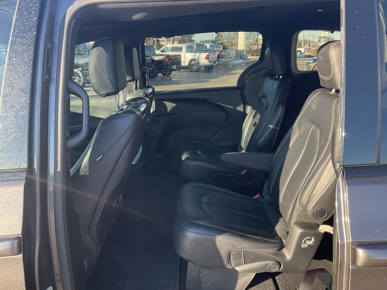 2019 Chrysler Pacifica "S" STYLE PKG / ADV SAFETY / NAV / DVD / SUNROOF Photo