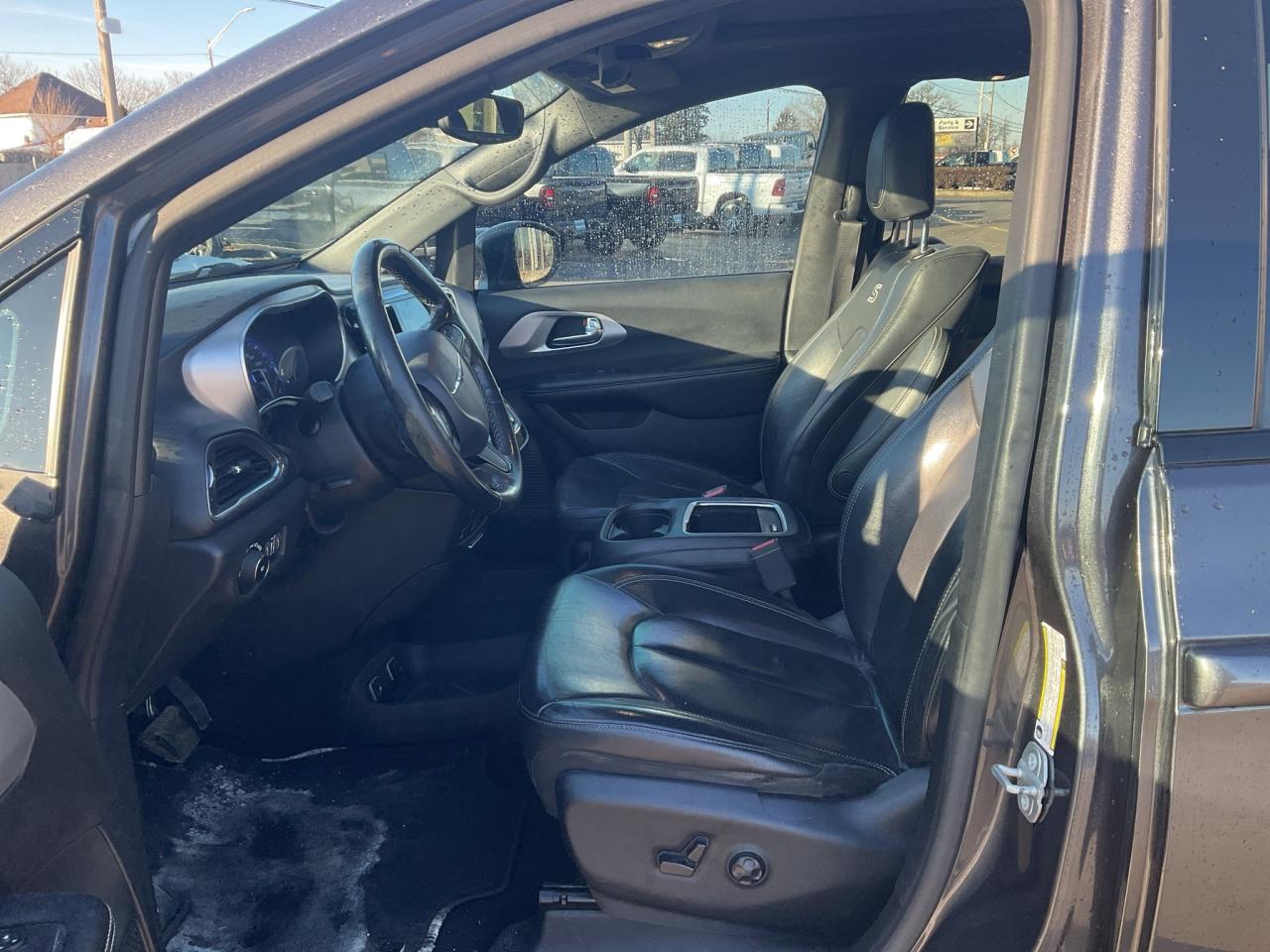 2019 Chrysler Pacifica "S" STYLE PKG / ADV SAFETY / NAV / DVD / SUNROOF Photo