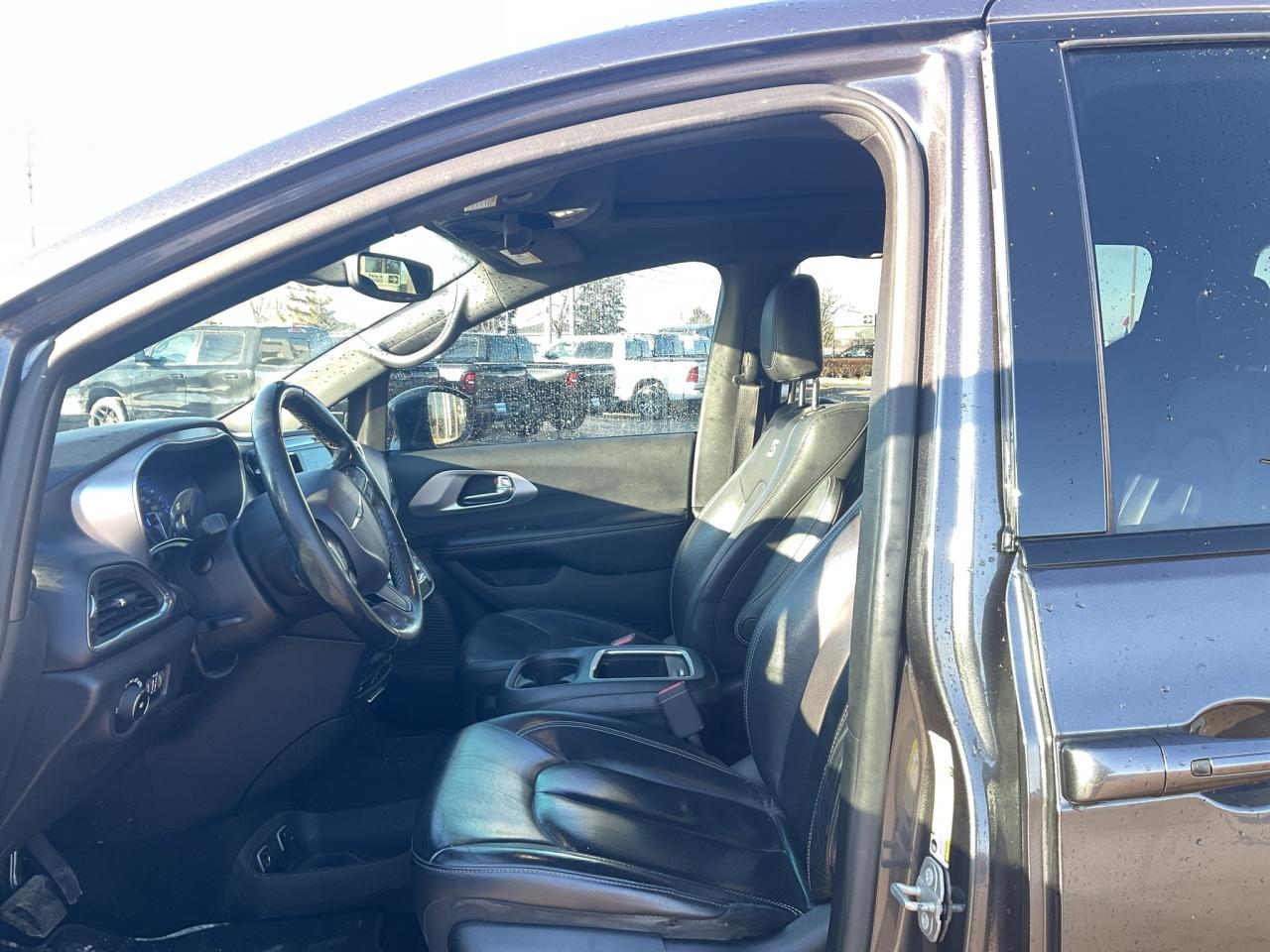 2019 Chrysler Pacifica "S" STYLE PKG / ADV SAFETY / NAV / DVD / SUNROOF Photo