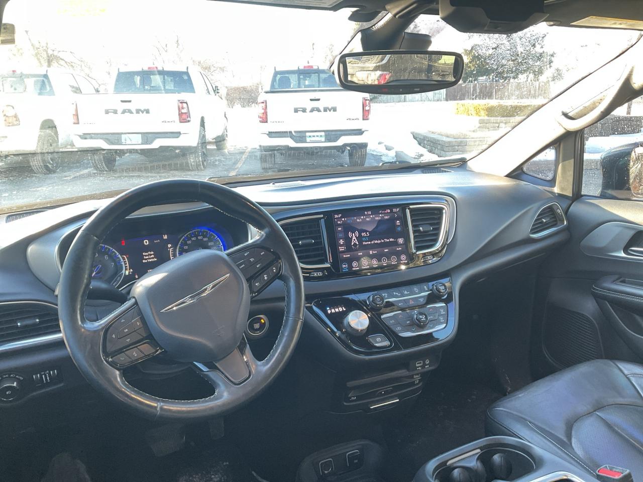 2019 Chrysler Pacifica "S" STYLE PKG / ADV SAFETY / NAV / DVD / SUNROOF Photo