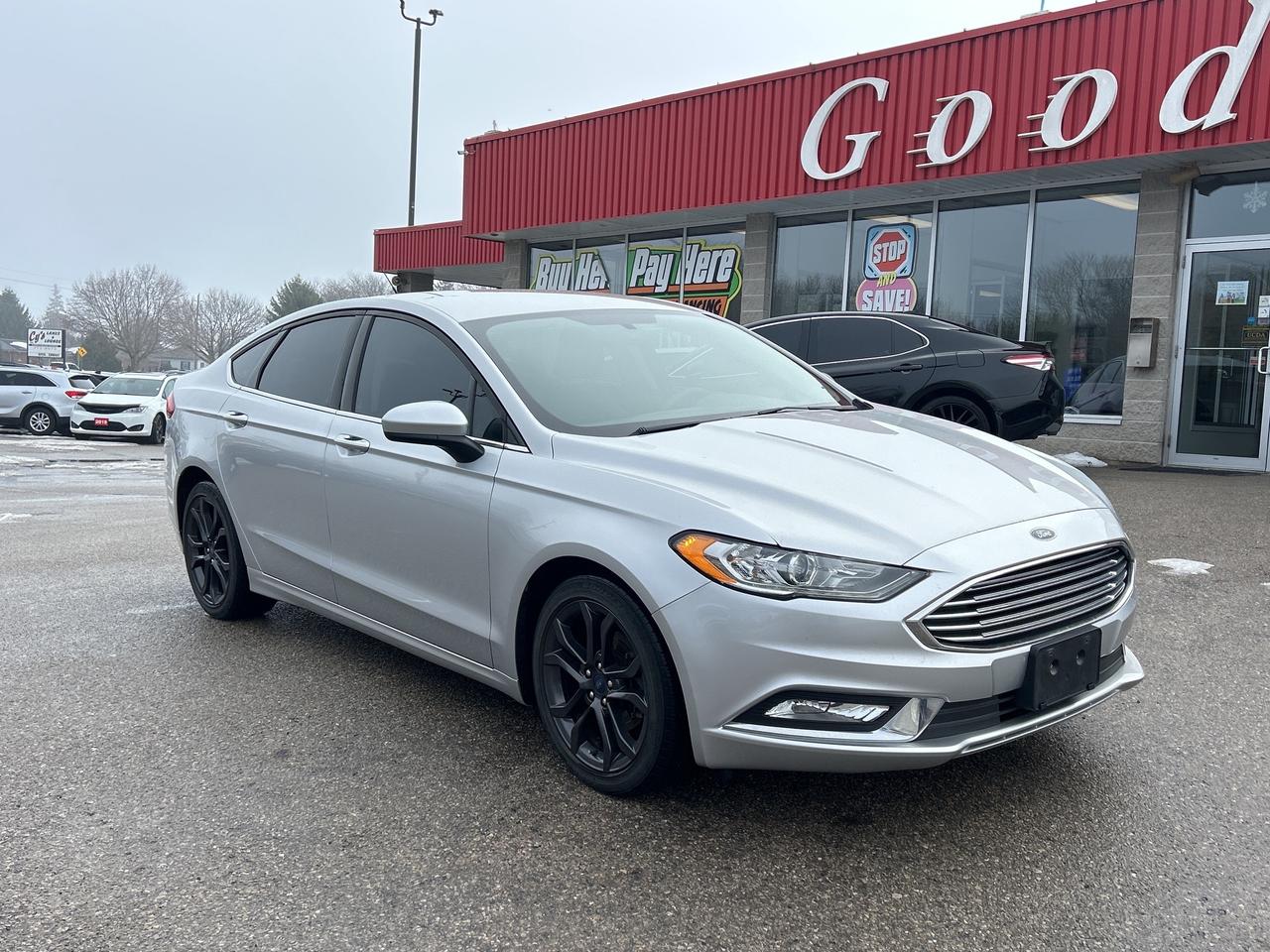 2018 Ford Fusion SE, CLEAN CARFAX, BACK UP CAMERA, ONLY 55 000 KMS! - Photo #2
