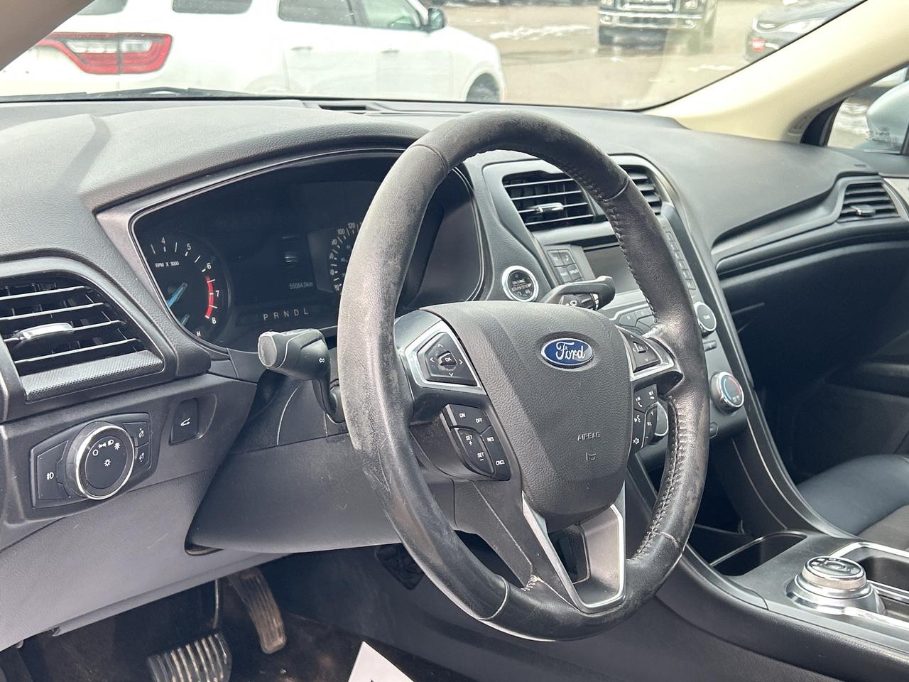 2018 Ford Fusion SE, CLEAN CARFAX, BACK UP CAMERA, ONLY 55 000 KMS! - Photo #9