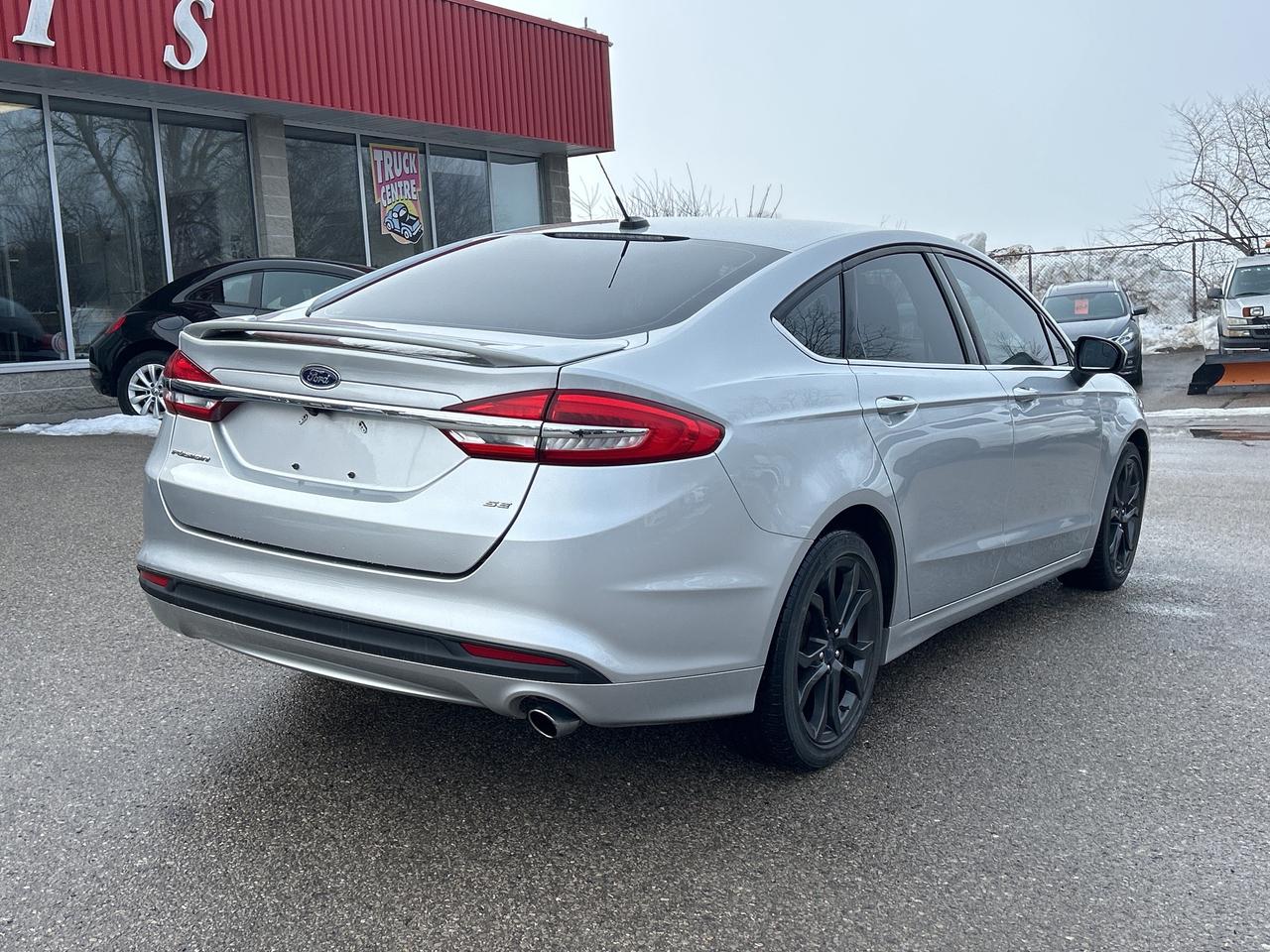 2018 Ford Fusion SE, CLEAN CARFAX, BACK UP CAMERA, ONLY 55 000 KMS! - Photo #8