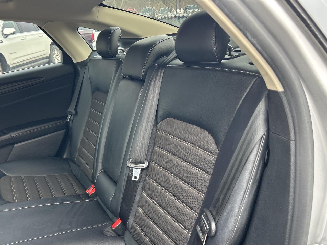 2018 Ford Fusion SE, CLEAN CARFAX, BACK UP CAMERA, ONLY 55 000 KMS! - Photo #11