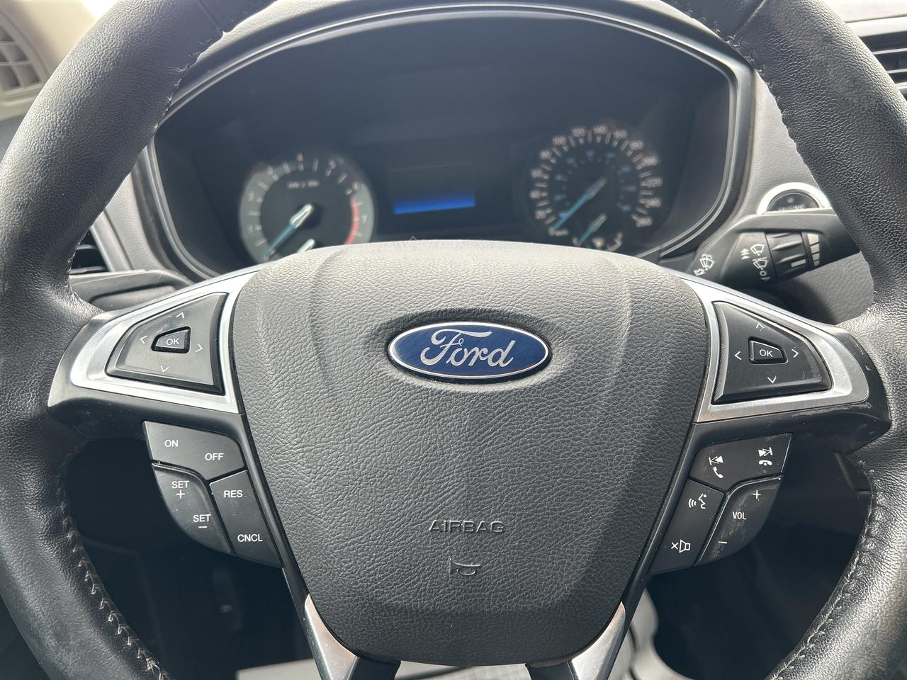 2018 Ford Fusion SE, CLEAN CARFAX, BACK UP CAMERA, ONLY 55 000 KMS! - Photo #14