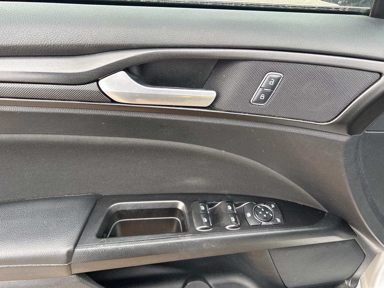 2018 Ford Fusion SE, CLEAN CARFAX, BACK UP CAMERA, ONLY 55 000 KMS! - Photo #13