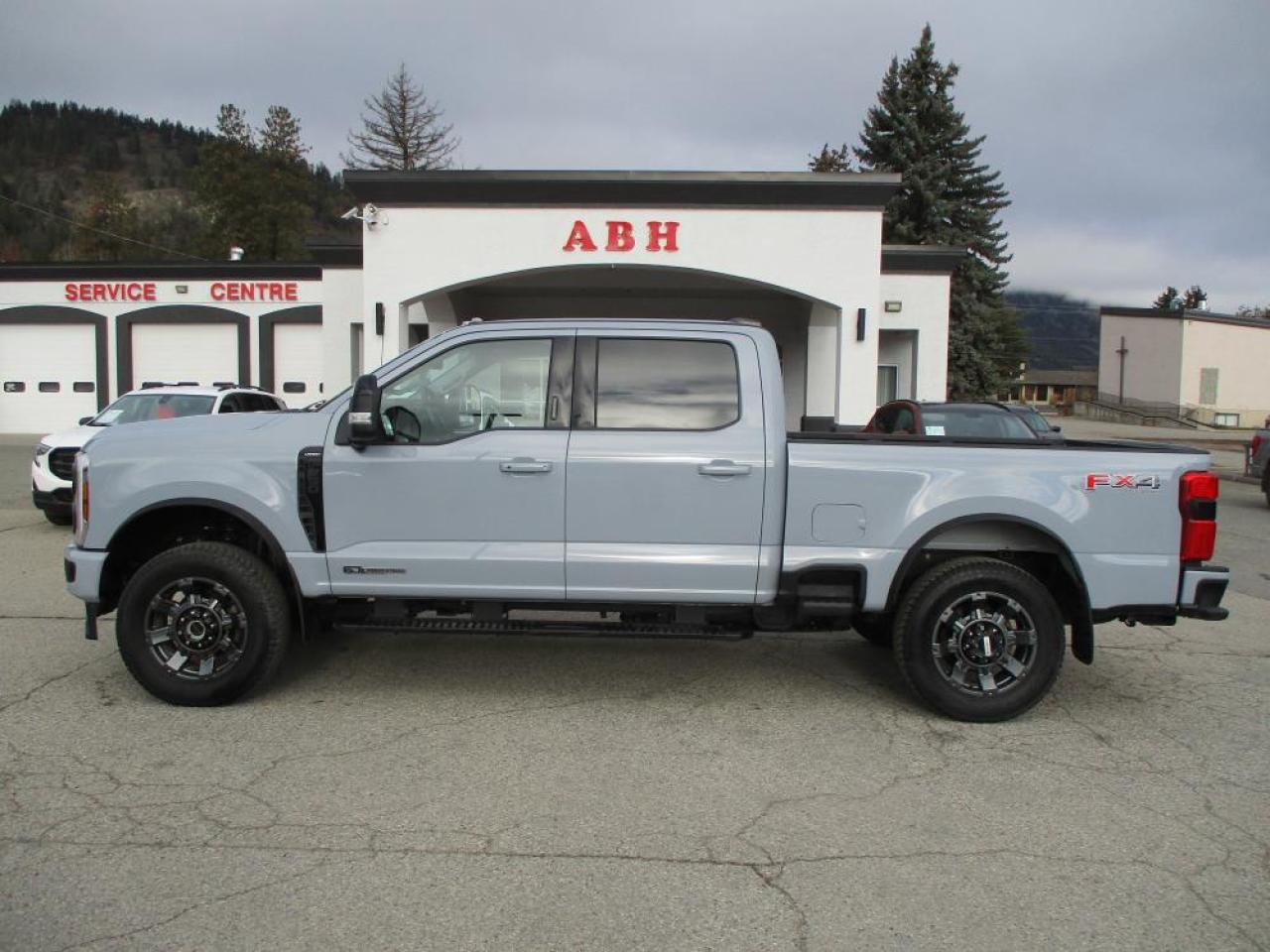 2024 Ford F-250 Lariat Crew Cab 4WD Photo3