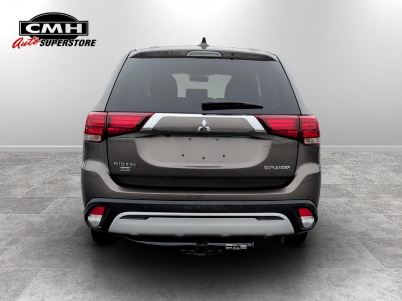 2019 Mitsubishi Outlander ES Photo3