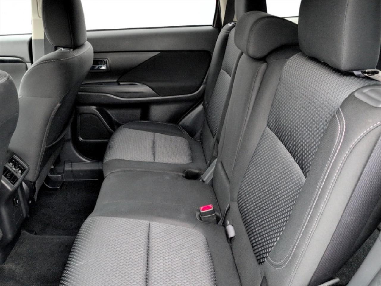 2019 Mitsubishi Outlander ES Photo