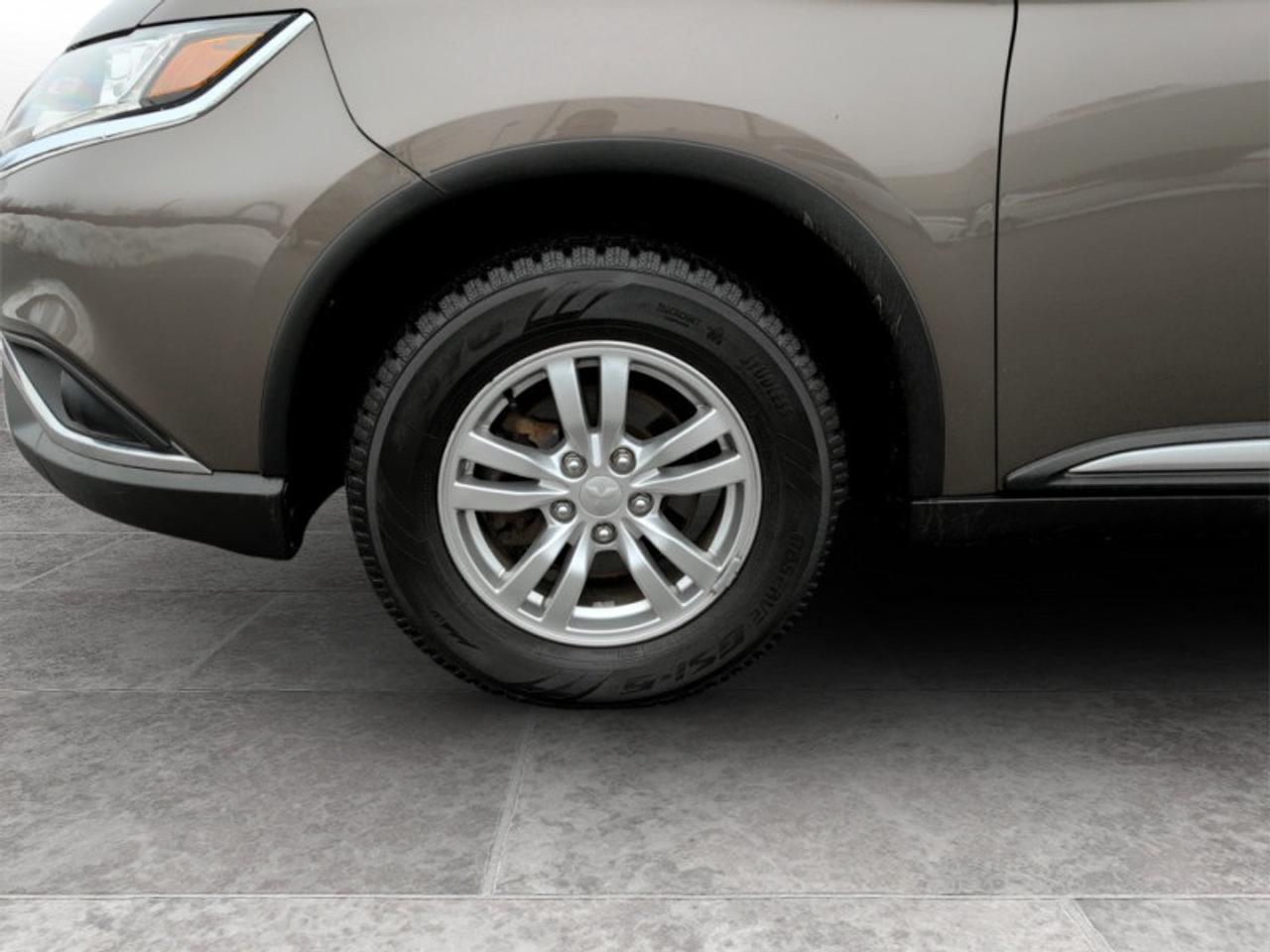 2019 Mitsubishi Outlander ES  **HTD SEATS - REAR CAM** Photo