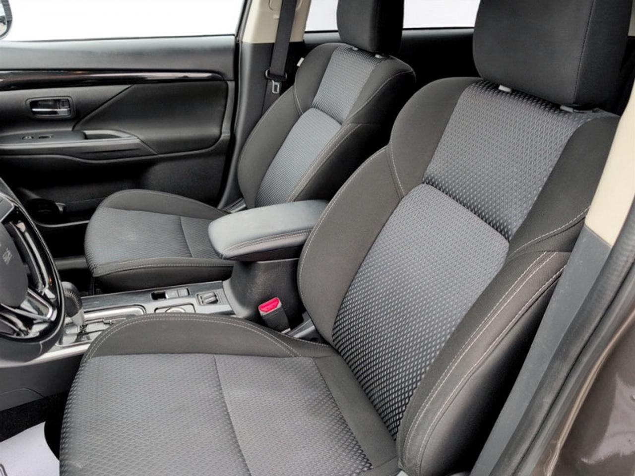 2019 Mitsubishi Outlander ES  **HTD SEATS - REAR CAM** Photo