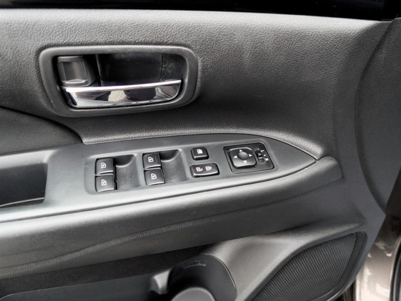 2019 Mitsubishi Outlander ES  **HTD SEATS - REAR CAM** Photo