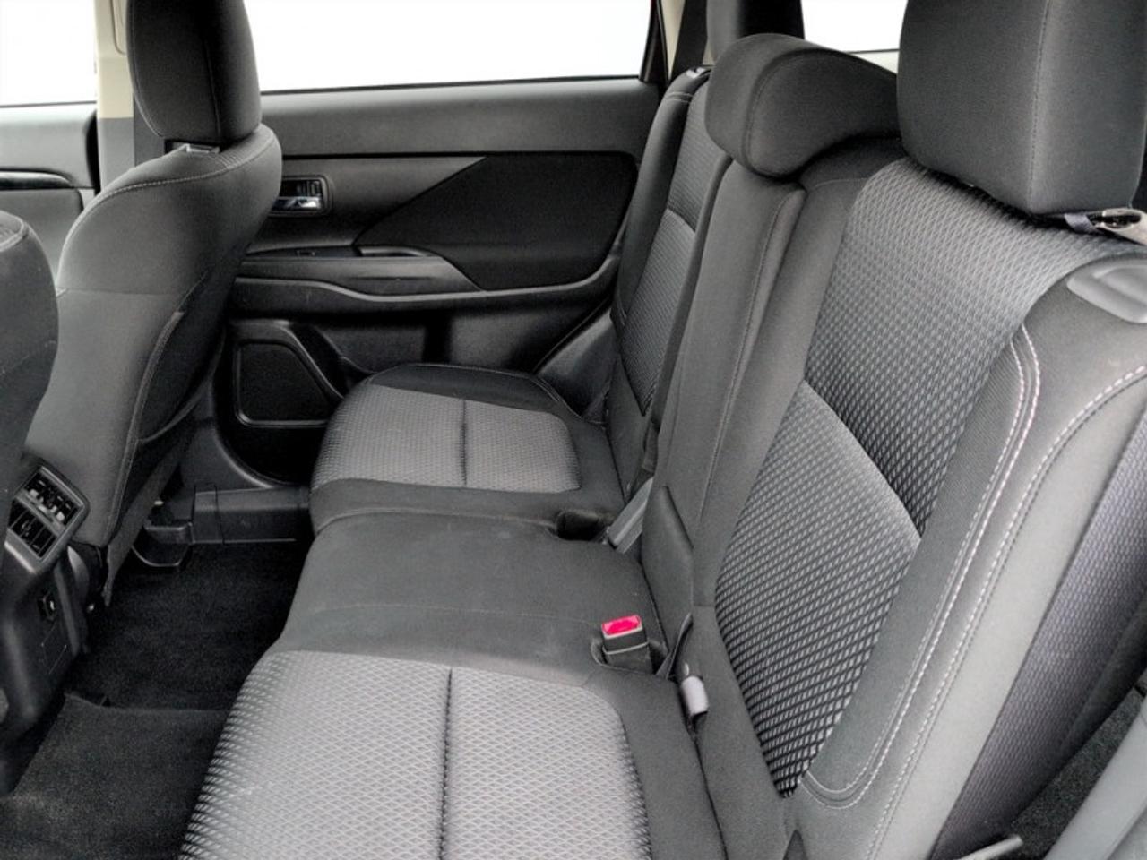 2019 Mitsubishi Outlander ES  **HTD SEATS - REAR CAM** Photo