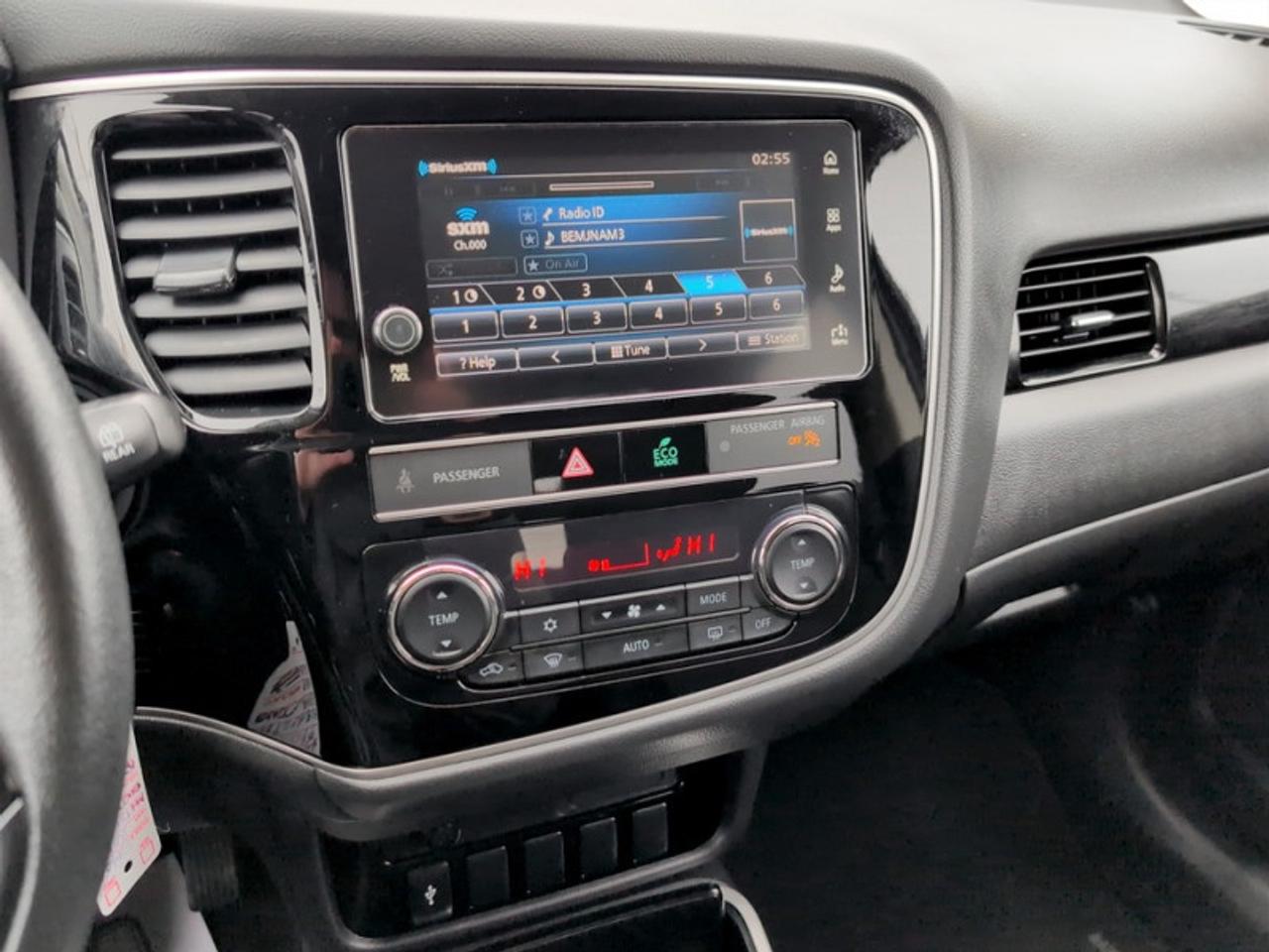 2019 Mitsubishi Outlander ES  **HTD SEATS - REAR CAM** Photo