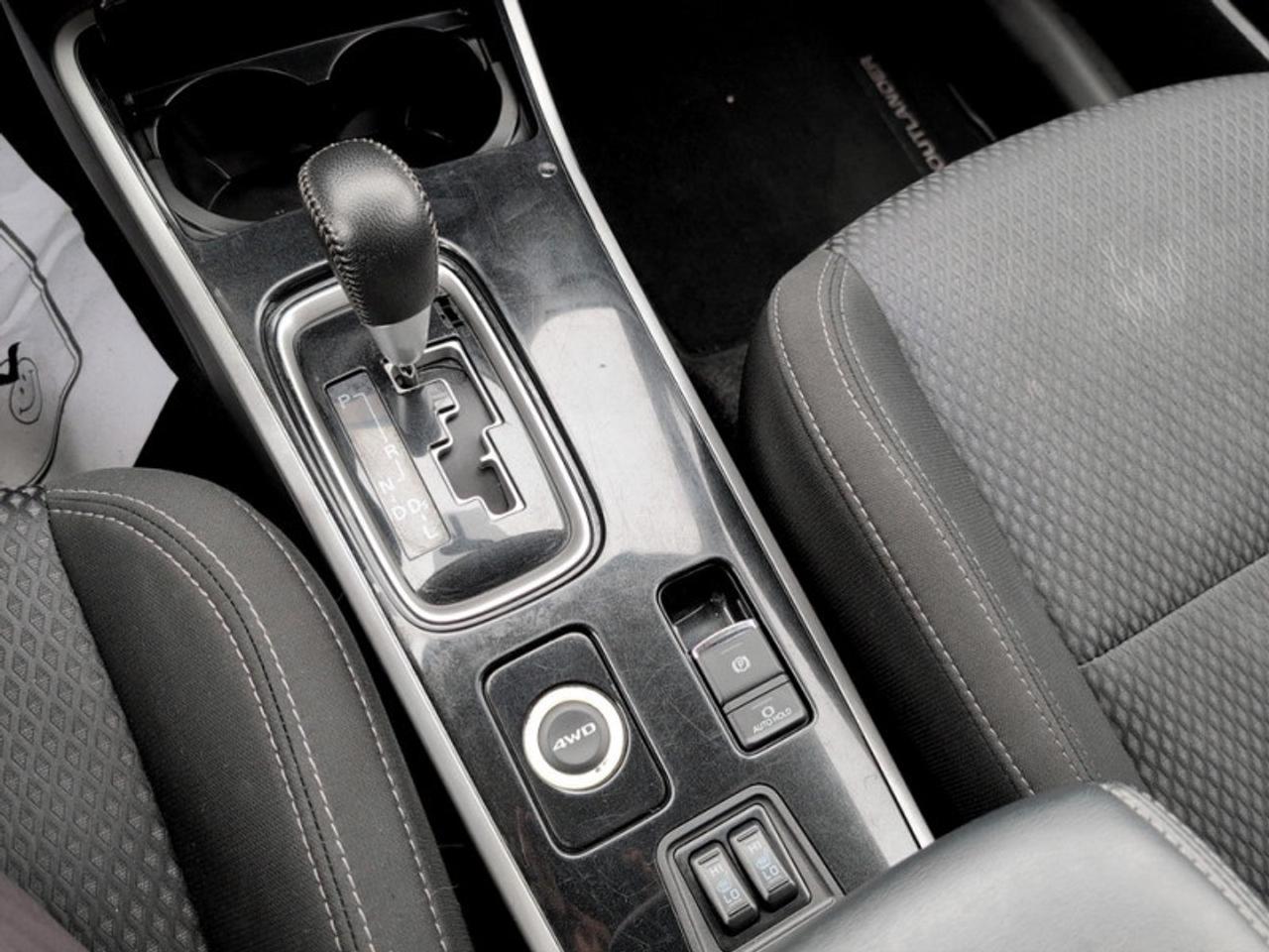 2019 Mitsubishi Outlander ES  **HTD SEATS - REAR CAM** Photo