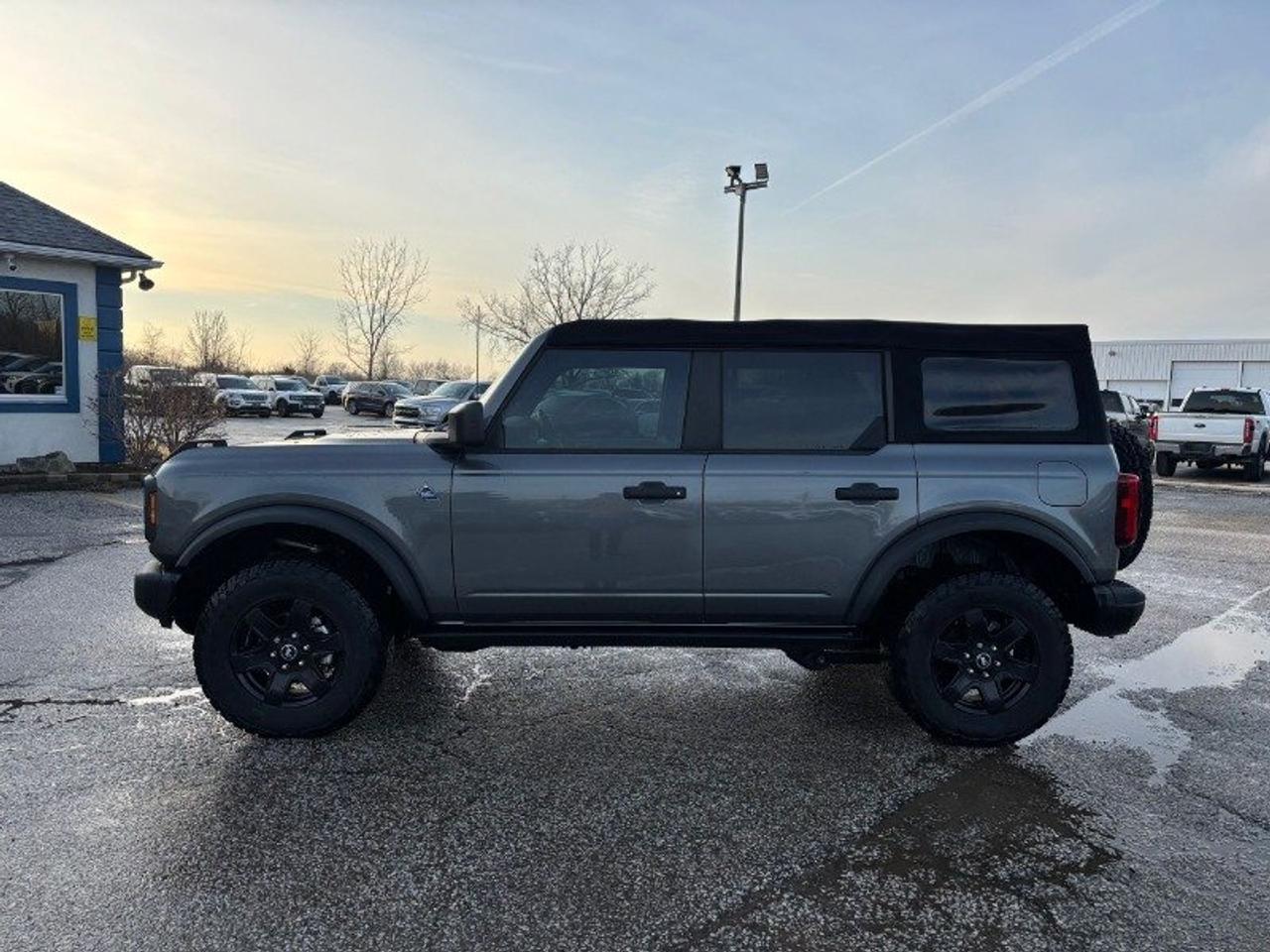 2022 Ford Bronco Black Diamond Photo