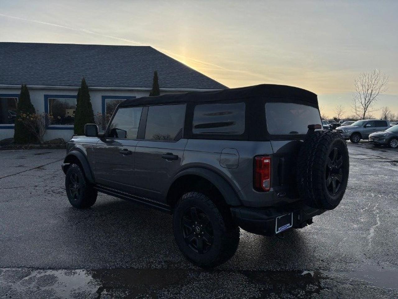 2022 Ford Bronco Black Diamond Photo2