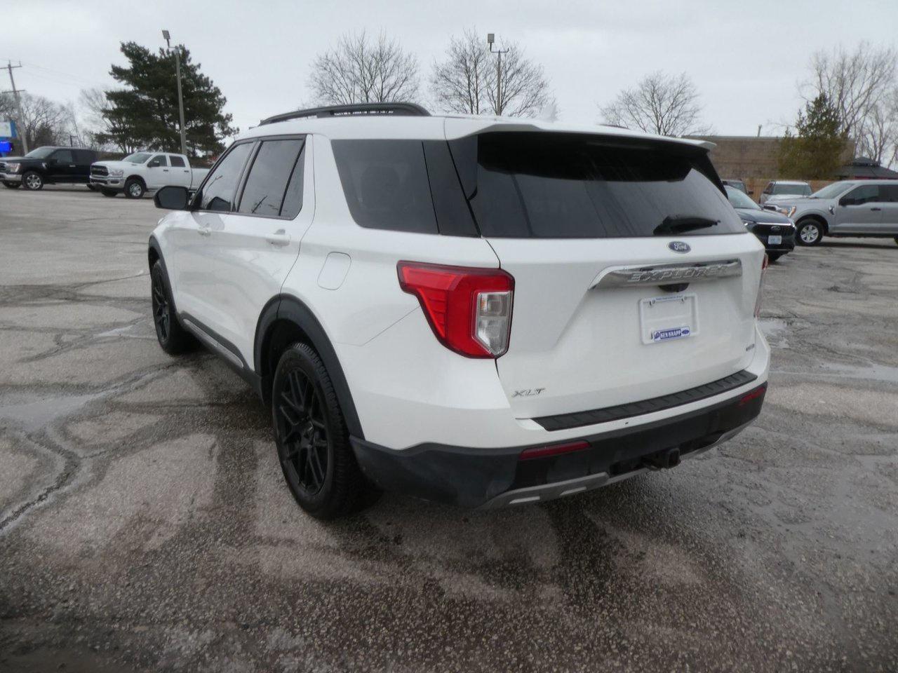 2020 Ford Explorer XLT Photo3
