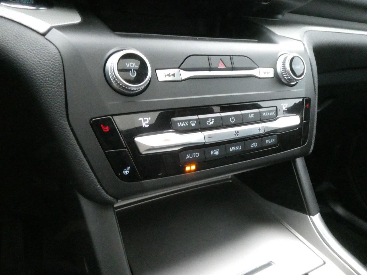 2020 Ford Explorer XLT Photo