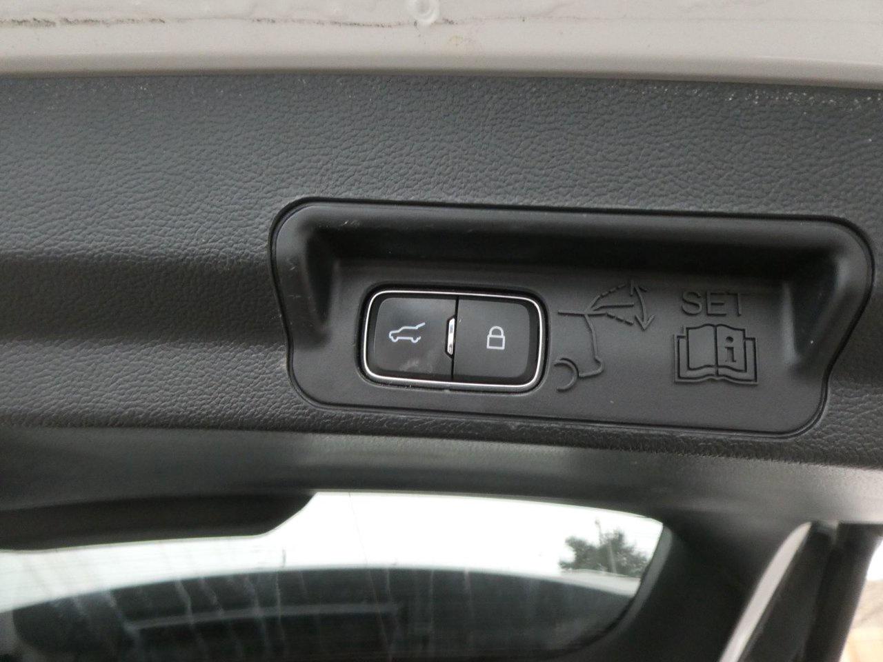 2020 Ford Explorer XLT Photo