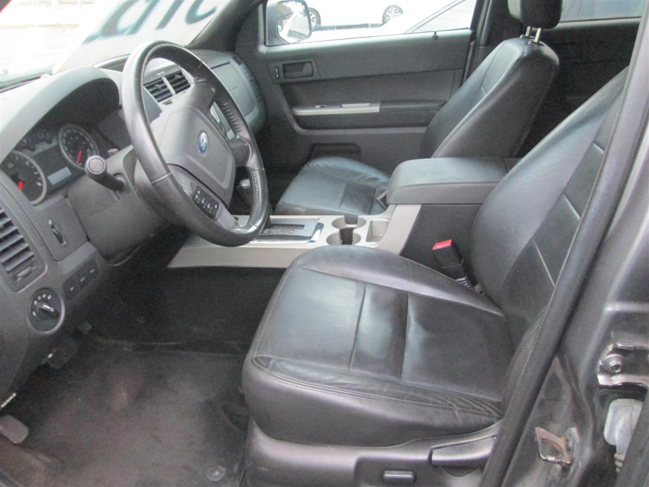 2011 Ford Escape XLT FWD Photo3