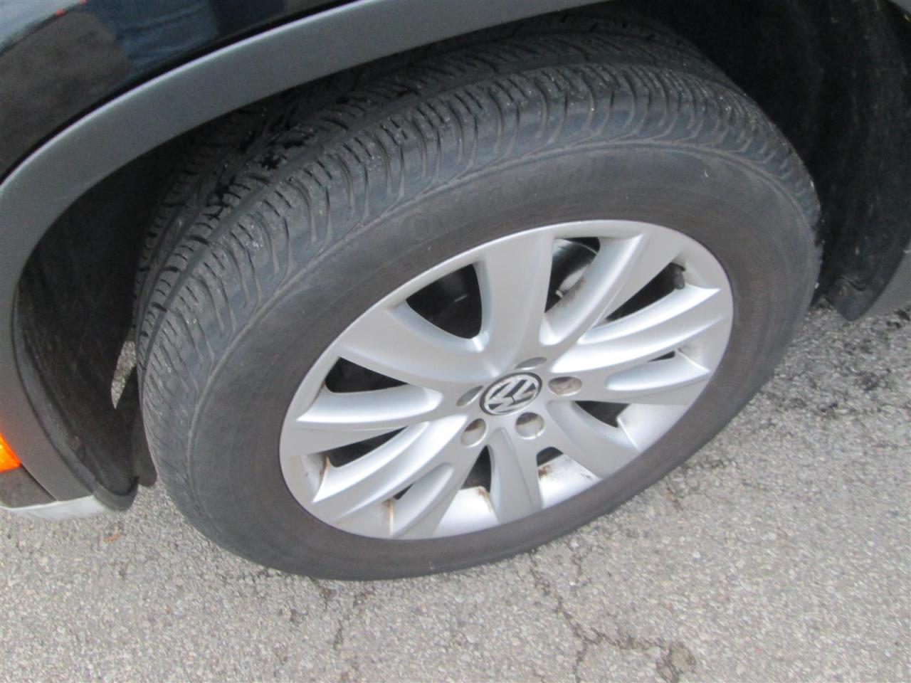 2010 Volkswagen Tiguan S 4Motion Photo