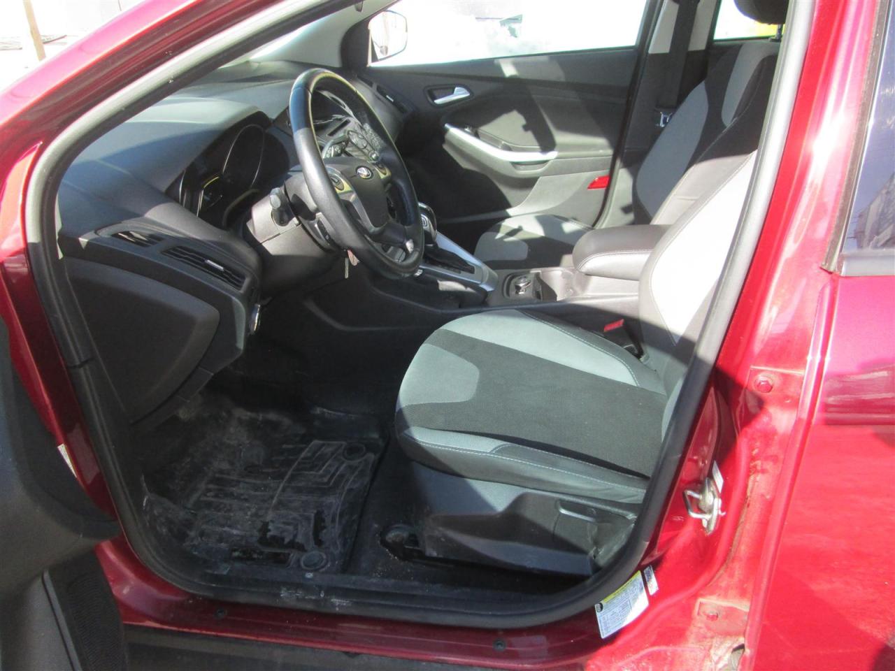 2014 Ford Focus SE Hatch Photo