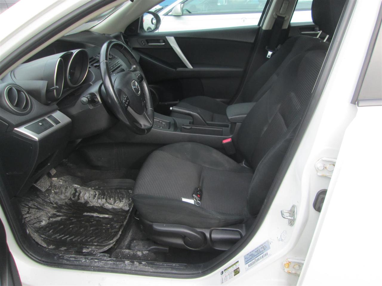 2012 Mazda MAZDA3 i Touring 4-door Photo3