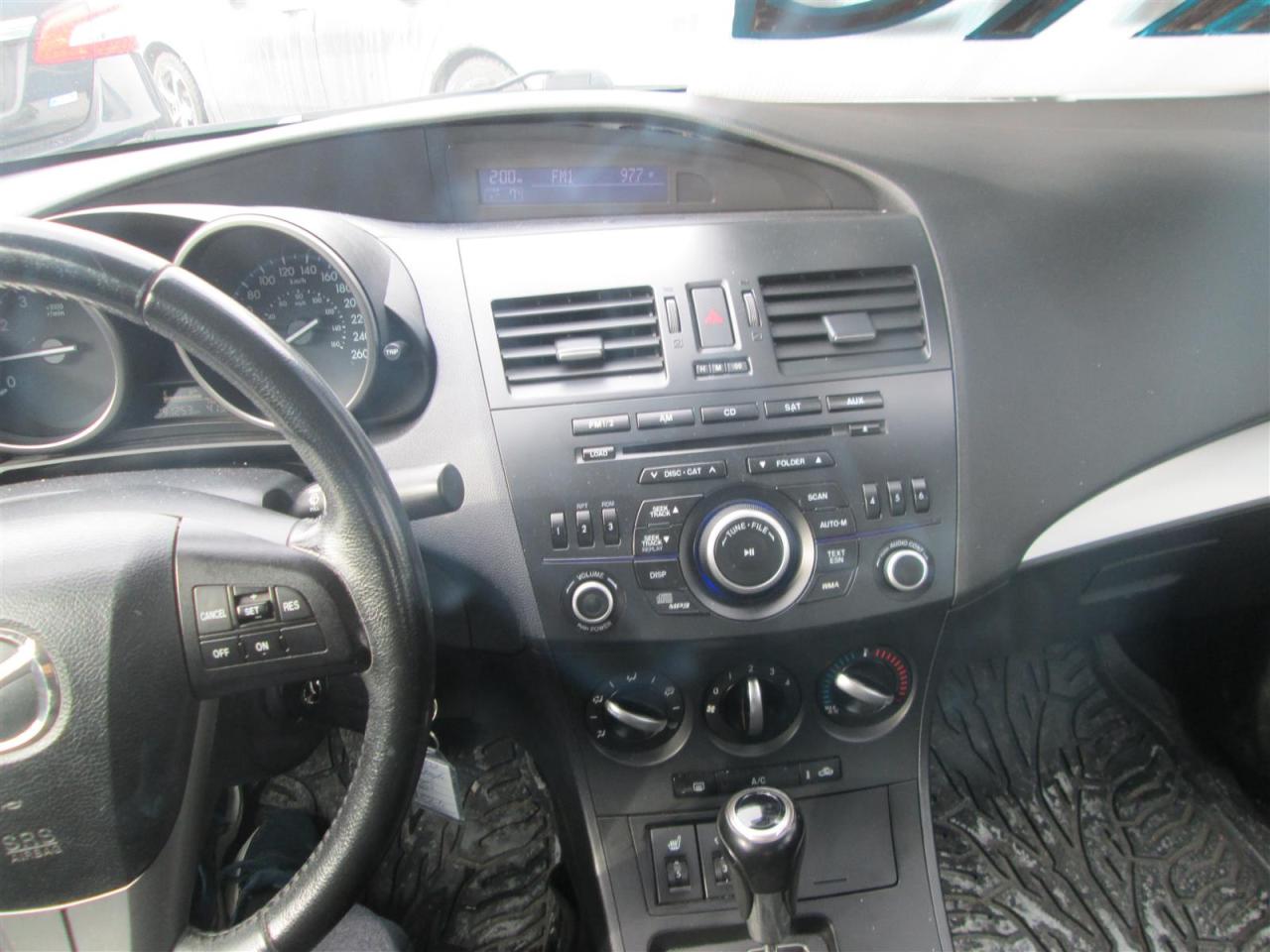 2012 Mazda MAZDA3 i Touring 4-door Photo4