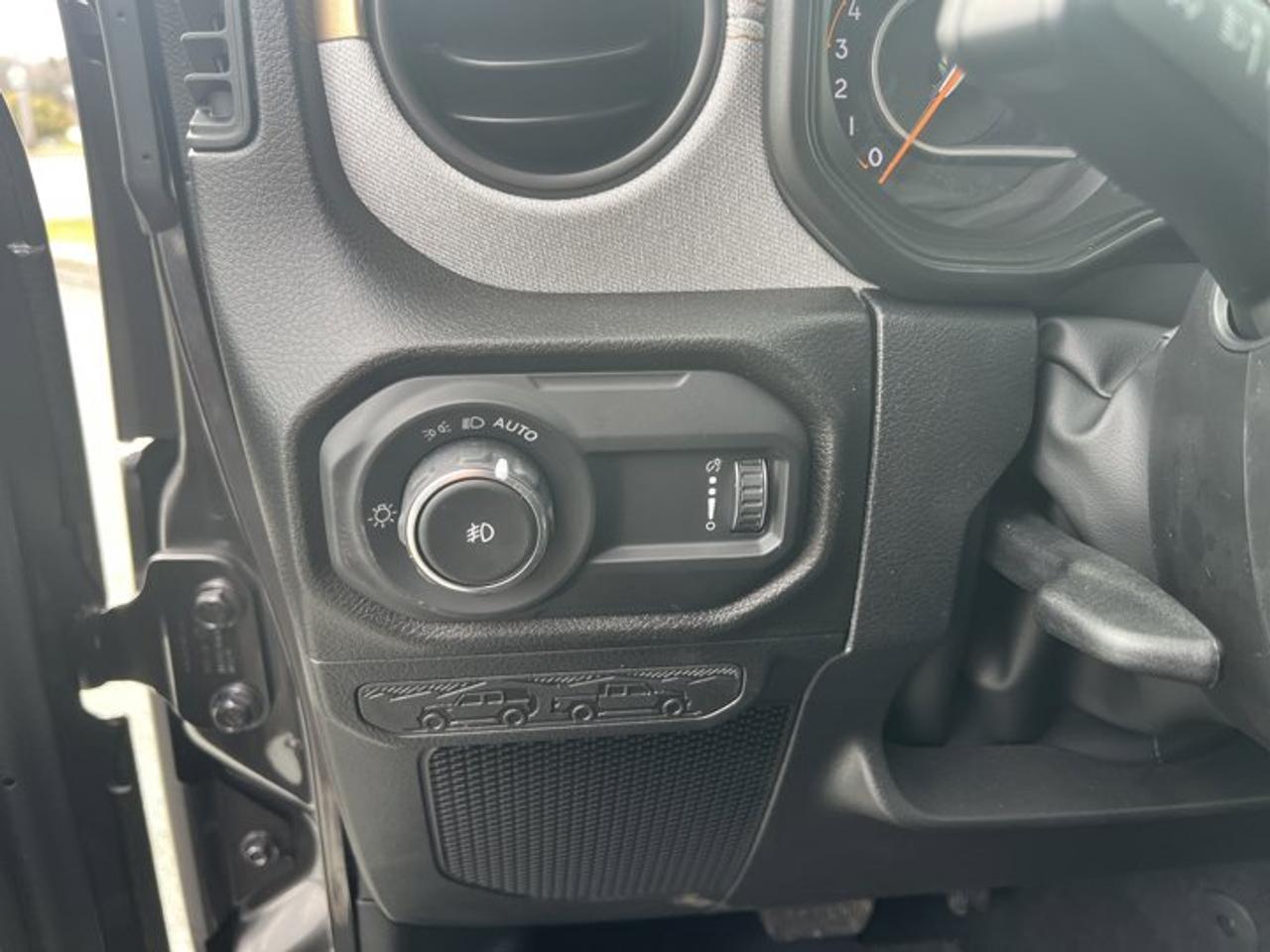 13592618