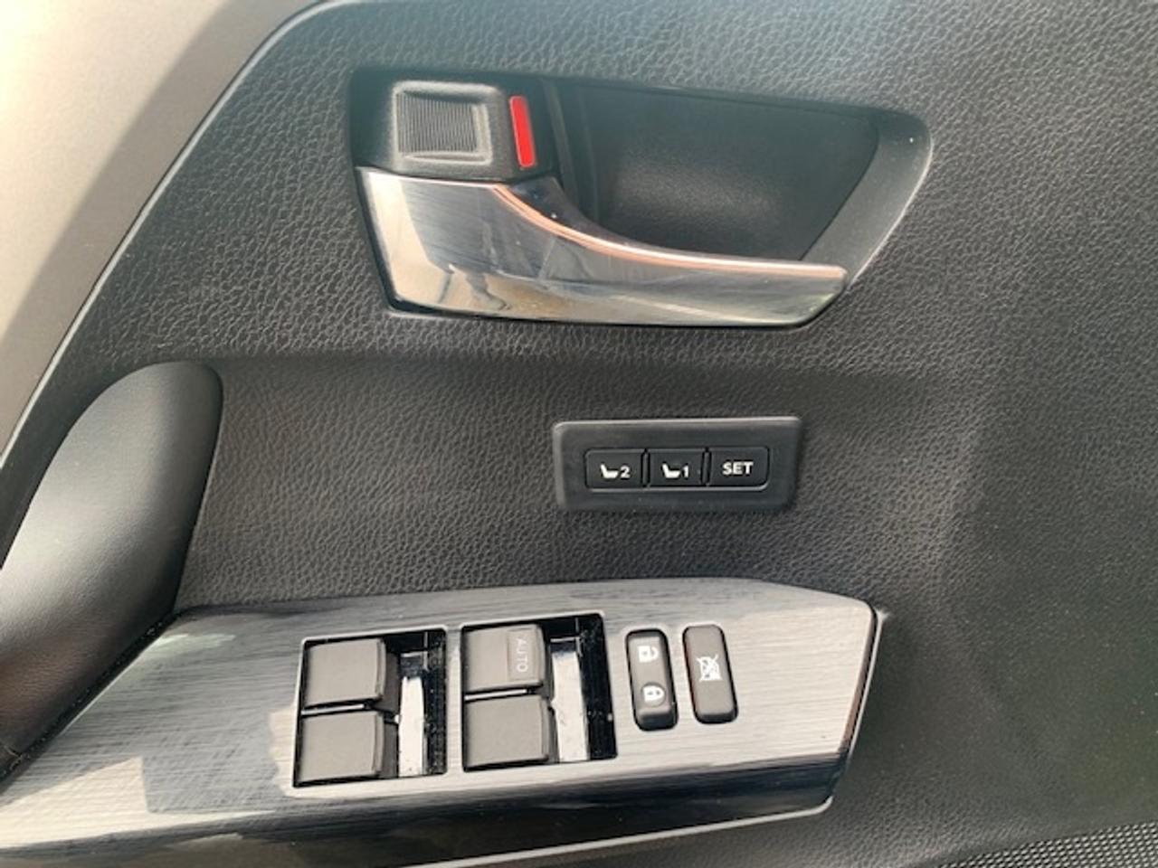 2018 Toyota RAV4 LIMITED AWD Photo