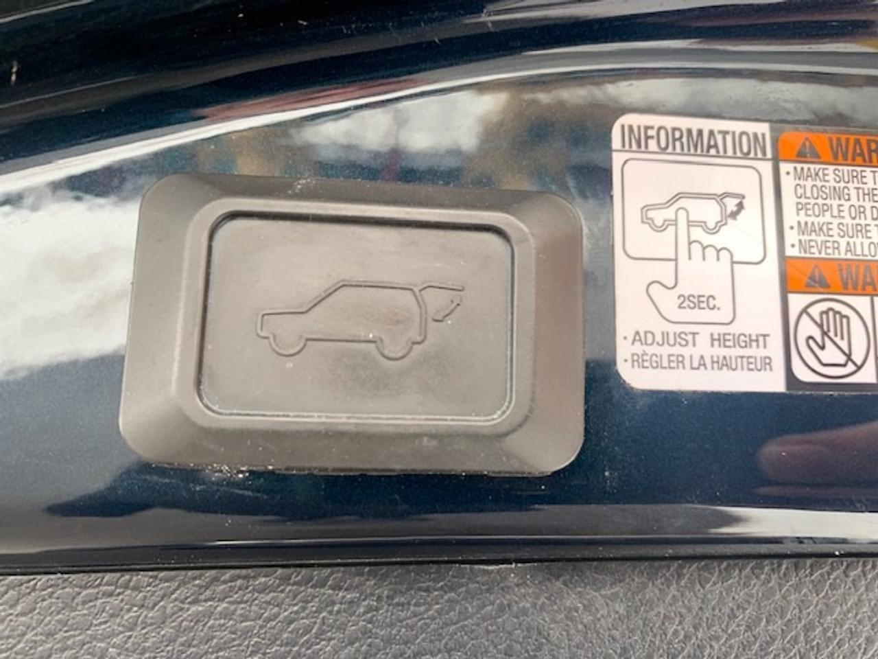 2018 Toyota RAV4 LIMITED AWD Photo