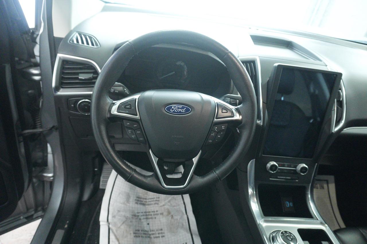 2024 Ford Edge Titanium AWD Photo