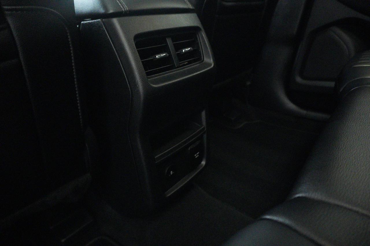 2024 Ford Edge Titanium AWD Photo