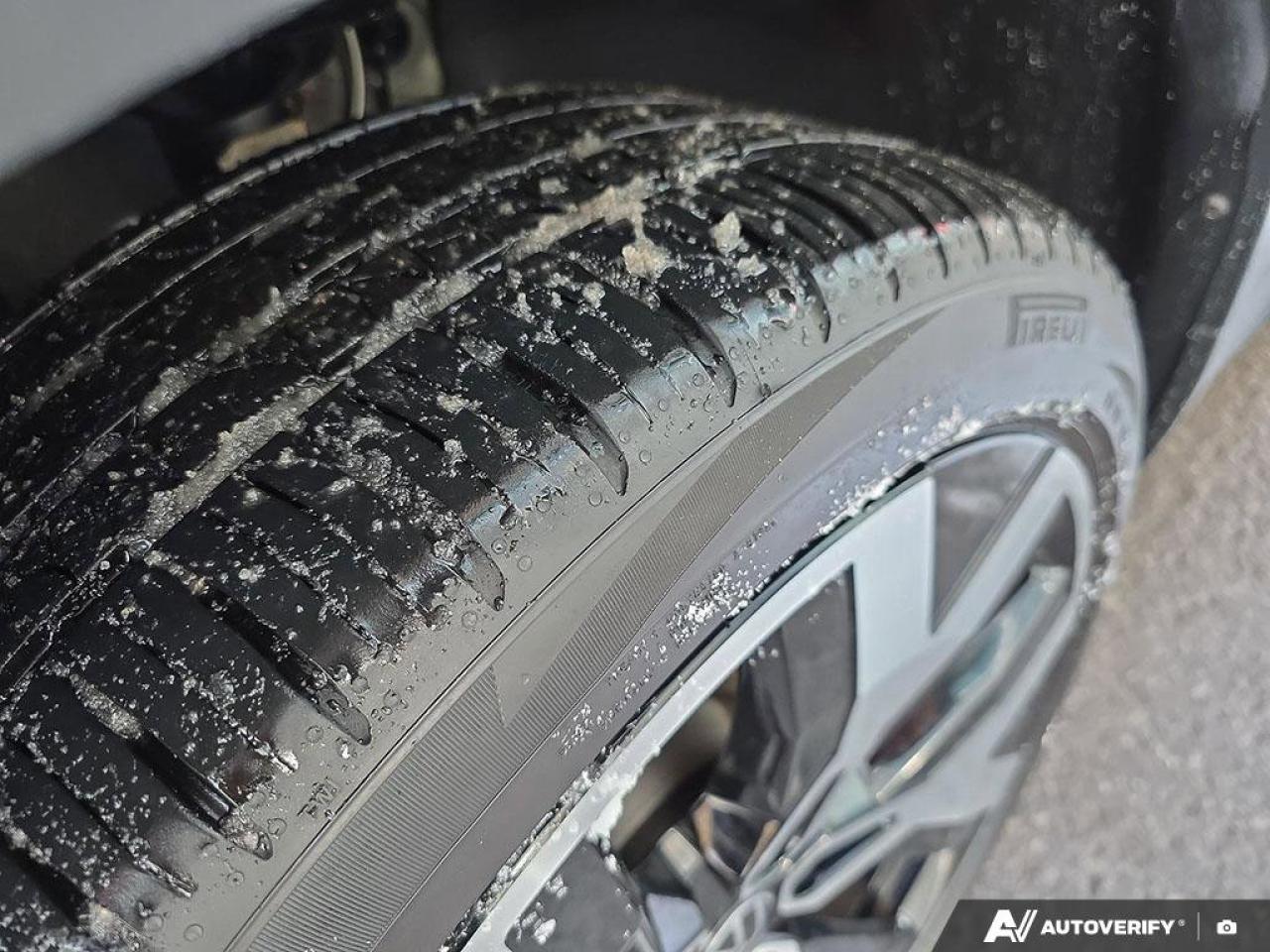 2023 Volkswagen Taos Highline Photo